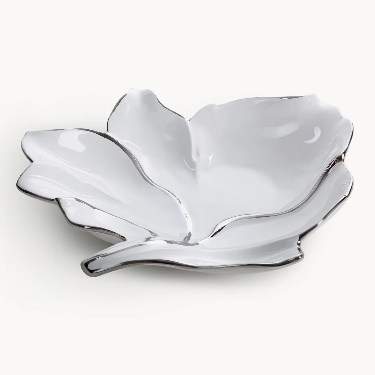 Patera ceramiczna dekoracyjna biało-srebrna w kształcie liścia 35x33x7 cm NERIS 01
