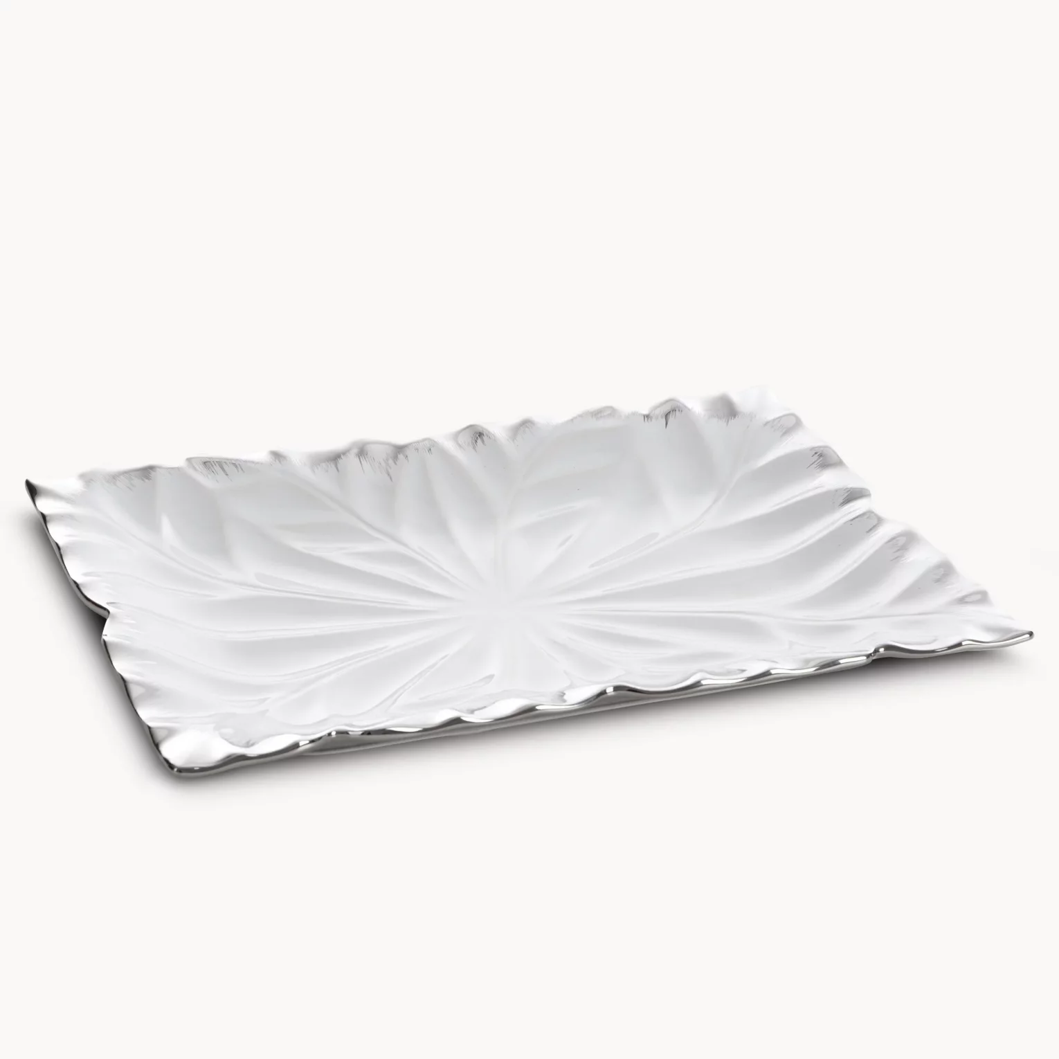 Patera ceramiczna dekoracyjna biało-srebrna zdobiona wypukłym wzorem 35x26x3 cm NIRA