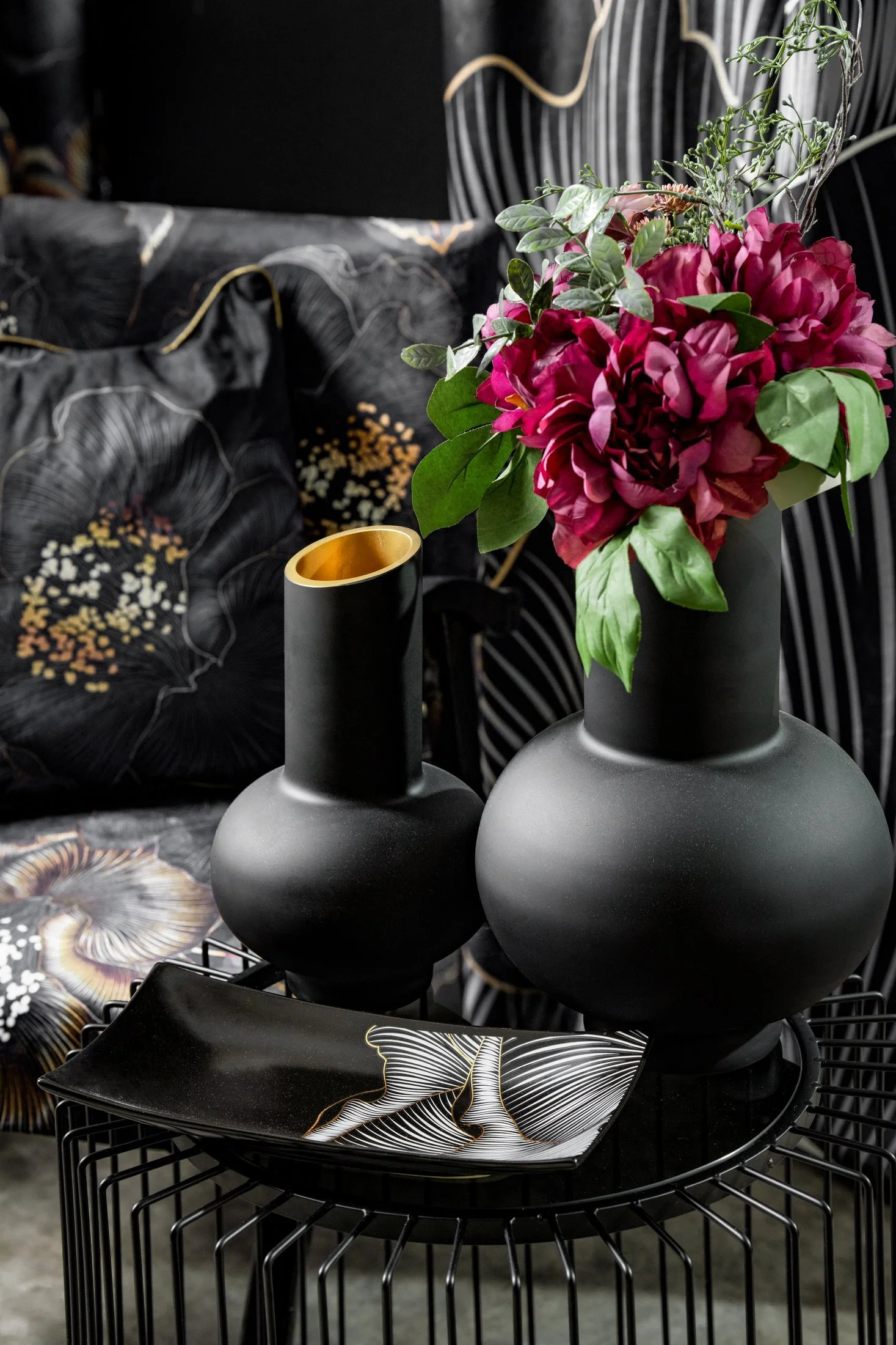LIMITED COLLECTION Wazon PEONIA czarno-złoty z malowanego szkła artystycznego PASJA CZERNI