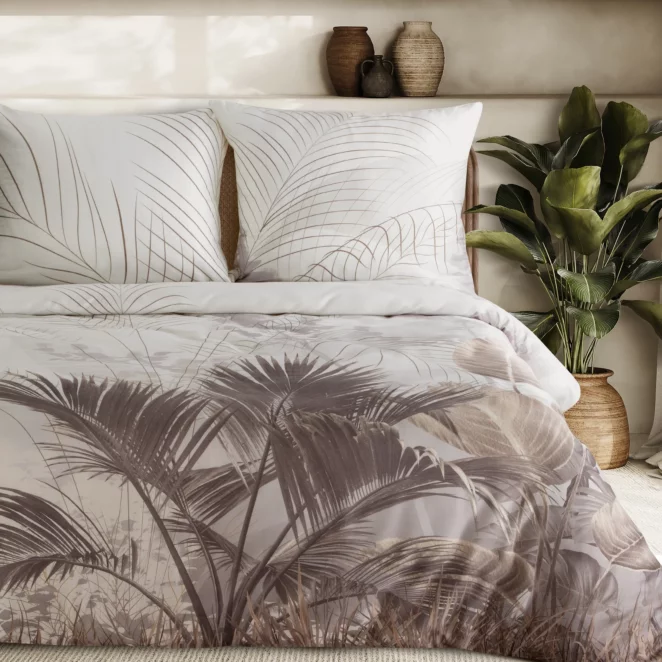 Pościel satynowa 160x200 cm komplet 3 częściowy kolor kremowy, ciemnobeżowy z nadrukiem egzotycznych liści palm Eurofirany Premium