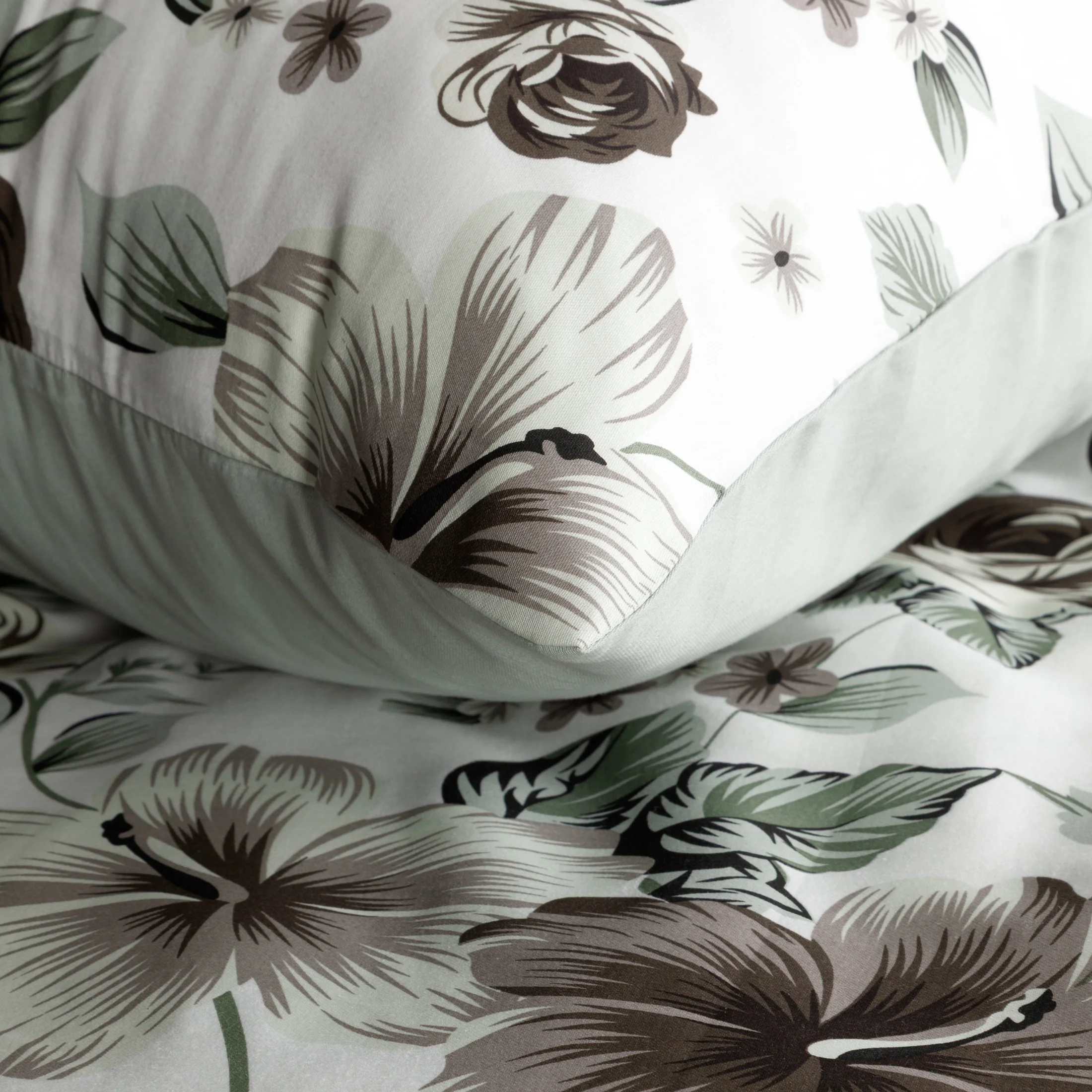 Pościel satynowa 220x200 cm komplet 3 częściowy kolor biało, stalowy z motywem kwiatów SPRING 67