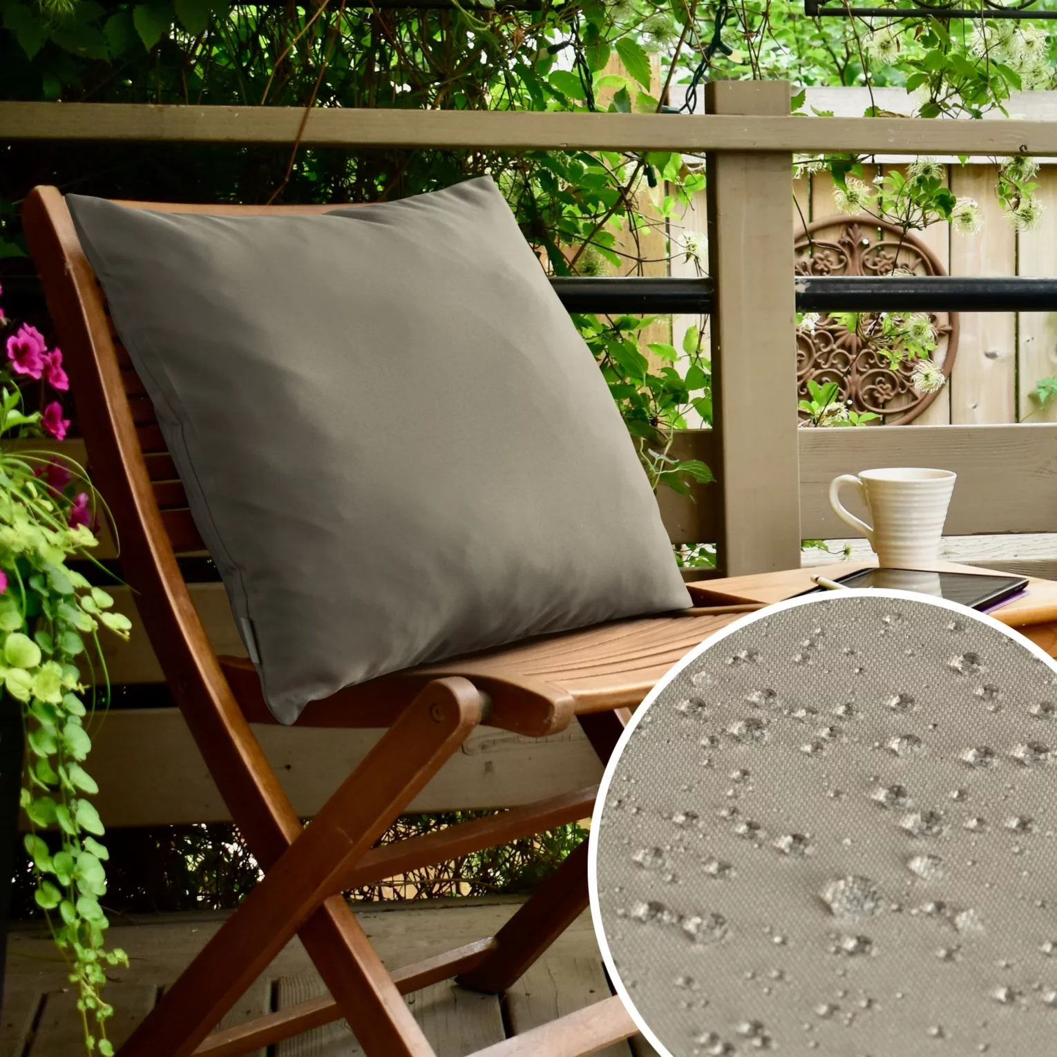 Poszewka na poduszkę 45x45 cm z gładkiej tkaniny wodoodpornej beżowa idealna do ogrodu i na taras GARDENIA