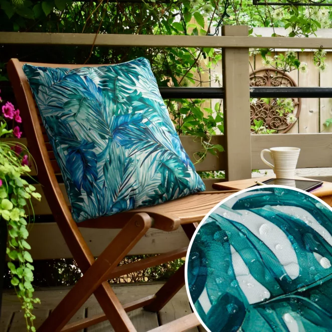 Poszewka na poduszkę 45x45 cm z tkaniny wodoodpornej niebiesko, turkusowa idealna na taras oraz balkon z nadrukiem egzotycznych liści GARDEN