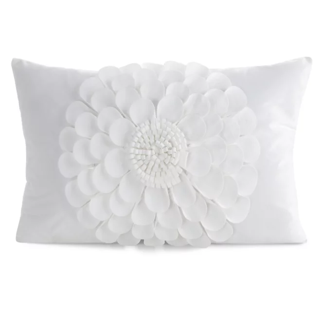 Poszewka na poduszkę 30 x 50 cm z welwetu kolor kremowy zdobiona trójwymiarowym motywem kwiatu FLORES 2
