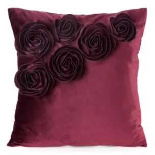 Poszewka na poduszkę 45x45 cm burgundowa welwetowa zdobiona trójwymiarowymi różami  FLORES1