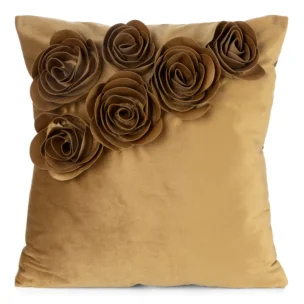 Poszewka na poduszkę 45x45 cm miodowa welwetowa zdobiona trójwymiarowymi różami  FLORES1