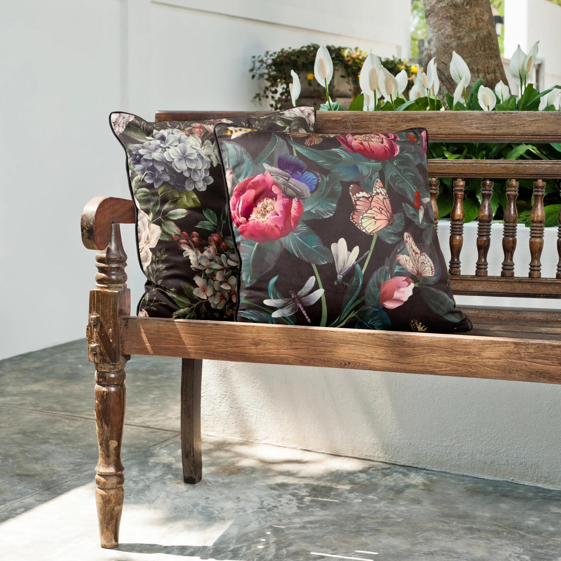 Poszewka na poduszkę 45x45 cm welwetowa grafitowo pudrowa z nadrukiem kwiatów VELVET 63 Eurofirany Premium
