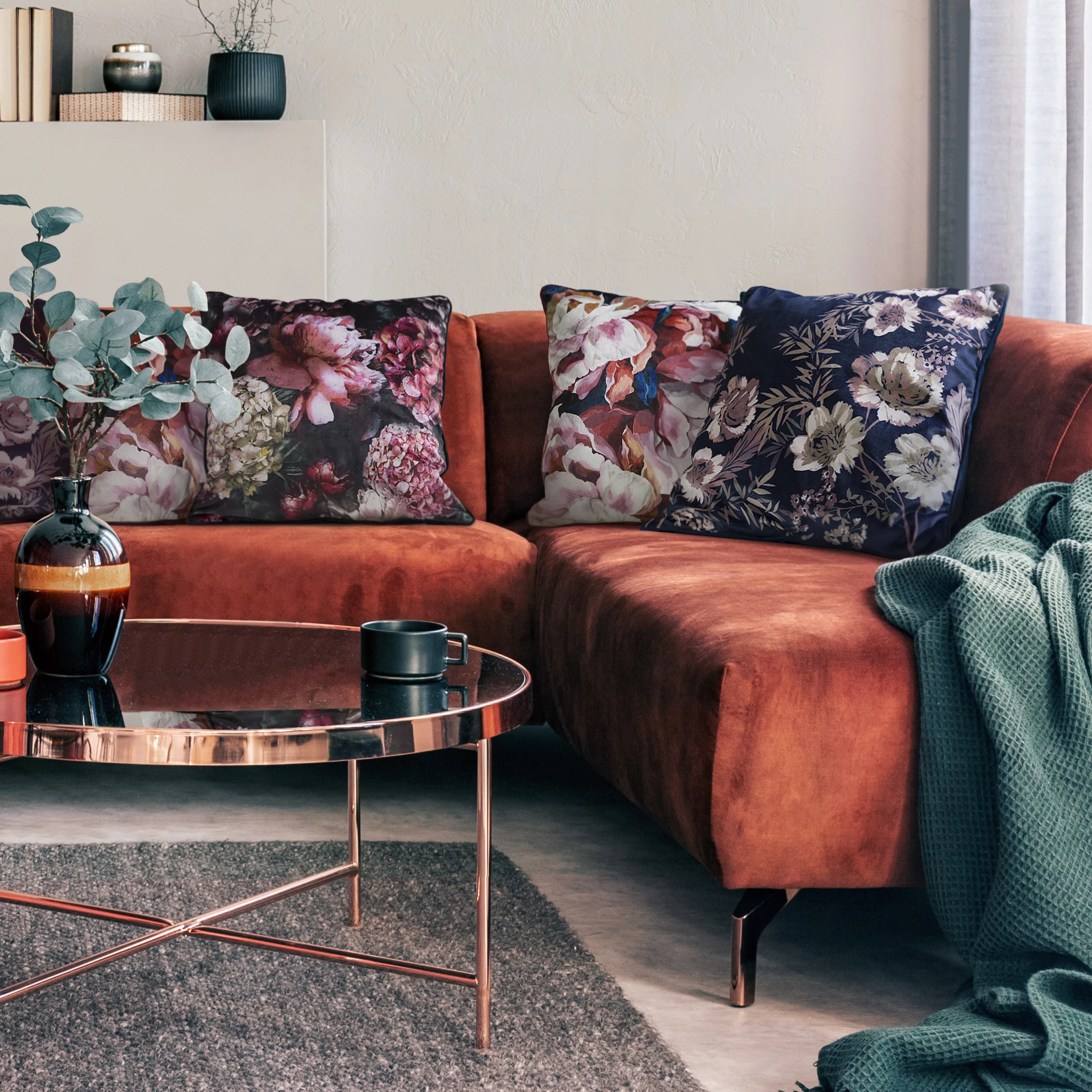 Poszewka na poduszkę 45x45 cm welwetowa ze srebrnym nadrukiem plastra miodu i pszczół VELVET 20 Eurofirany Premium