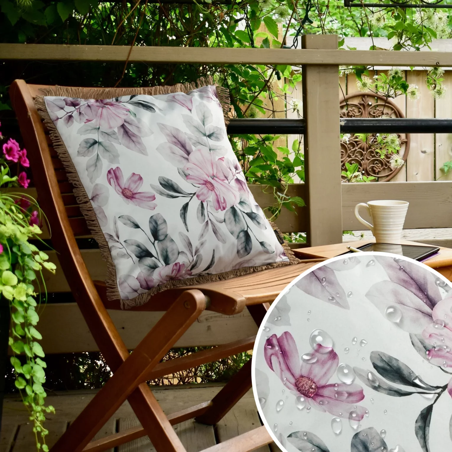 Poszewka na poduszkę 45x45 cm z tkaniny wodoodpornej biało, różowa idealna na taras oraz balkon zdobiona nadrukiem kwiatów i frędzli GARDEN