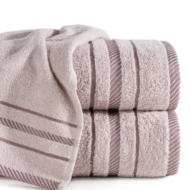 Ręcznik kąpielowy 50x90 cm bawełniany kolor pudrowy róż z bordiurą podkreśloną żakardowymi paseczkami 480 g/m2 KORAL
