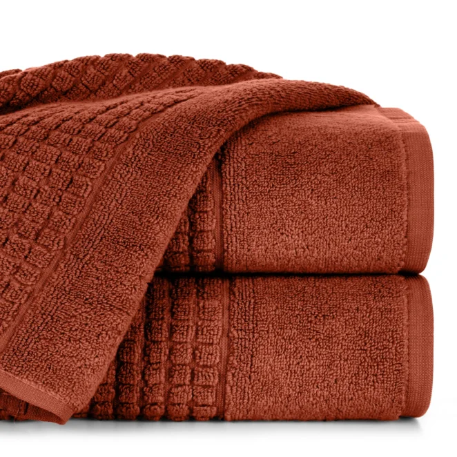 Ręcznik do rąk 30x50 cm ceglasty bawełniany zero twist zdobiony w wytłaczaną kostkę BELLA