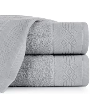 Ręcznik kąpielowy 50x90 cm bawełniany kolor srebrny z geometrycznym ornamentem 520 g/m2 KAMELA