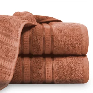 Ręcznik kąpielowy 50x90 cm bambusowy kolor ceglasty zdobiony bordiurą w pasy 500 g/m2 MILA