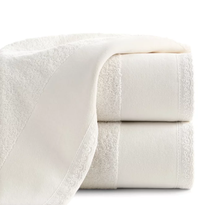 Ręcznik kąpielowy 50x90 cm bawełniany kolor kremowy z koronkową bordiurą 500 g/m2 EMI