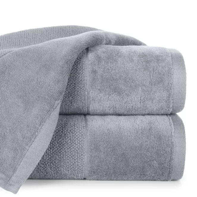 Ręcznik kąpielowy 50x90 cm bawełniany kolor srebrny zdobiony welwetową bordiurą  500 g/m2 FERO