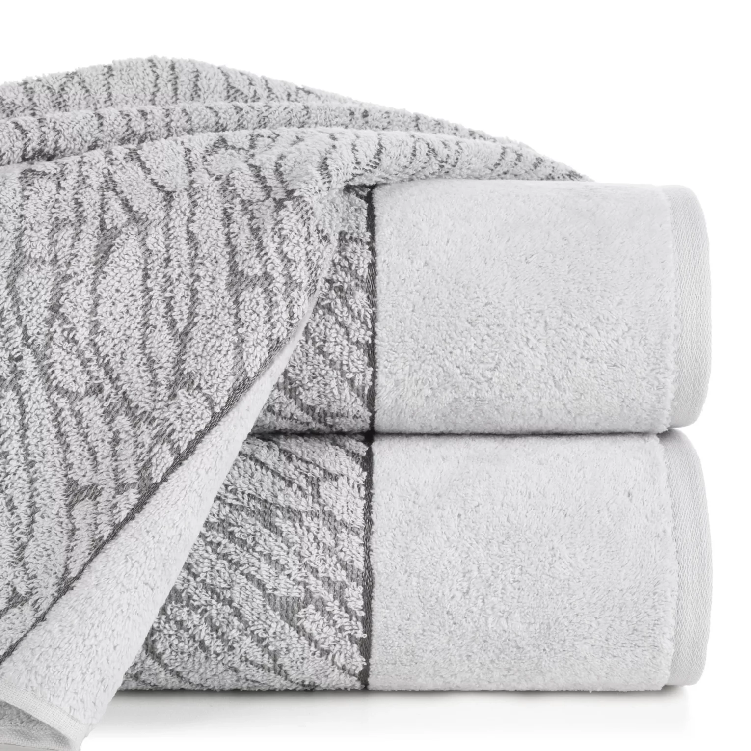 Ręcznik kąpielowy 50x90 cm bawełniany kolor srebrny zdobiony wytłaczanym wzorem NOLA