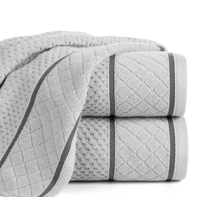 Ręcznik kąpielowy 70x140 cm bawełniany zero twist srebrny o ryżowej strukturze 550 g/m2 FAVORI
