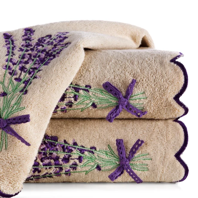 Ręcznik kąpielowy bawełniany 50x90 cm beżowy zdobiony haftem lawendy oraz zakończeniem haftowanej fali 500 g/m2 VIOLA