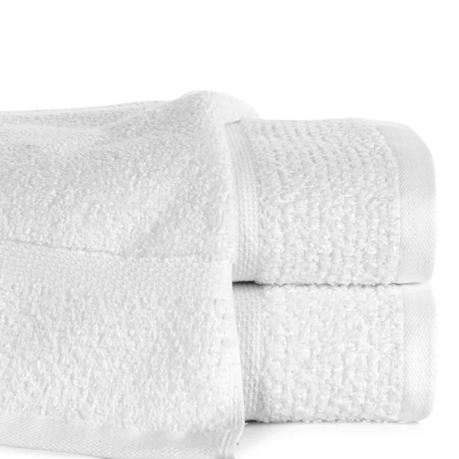 Ręcznik kąpielowy 50x90 cm bawełniany kolor biały podkreślony ryżową bordiurą 530 g/m2 VILIA