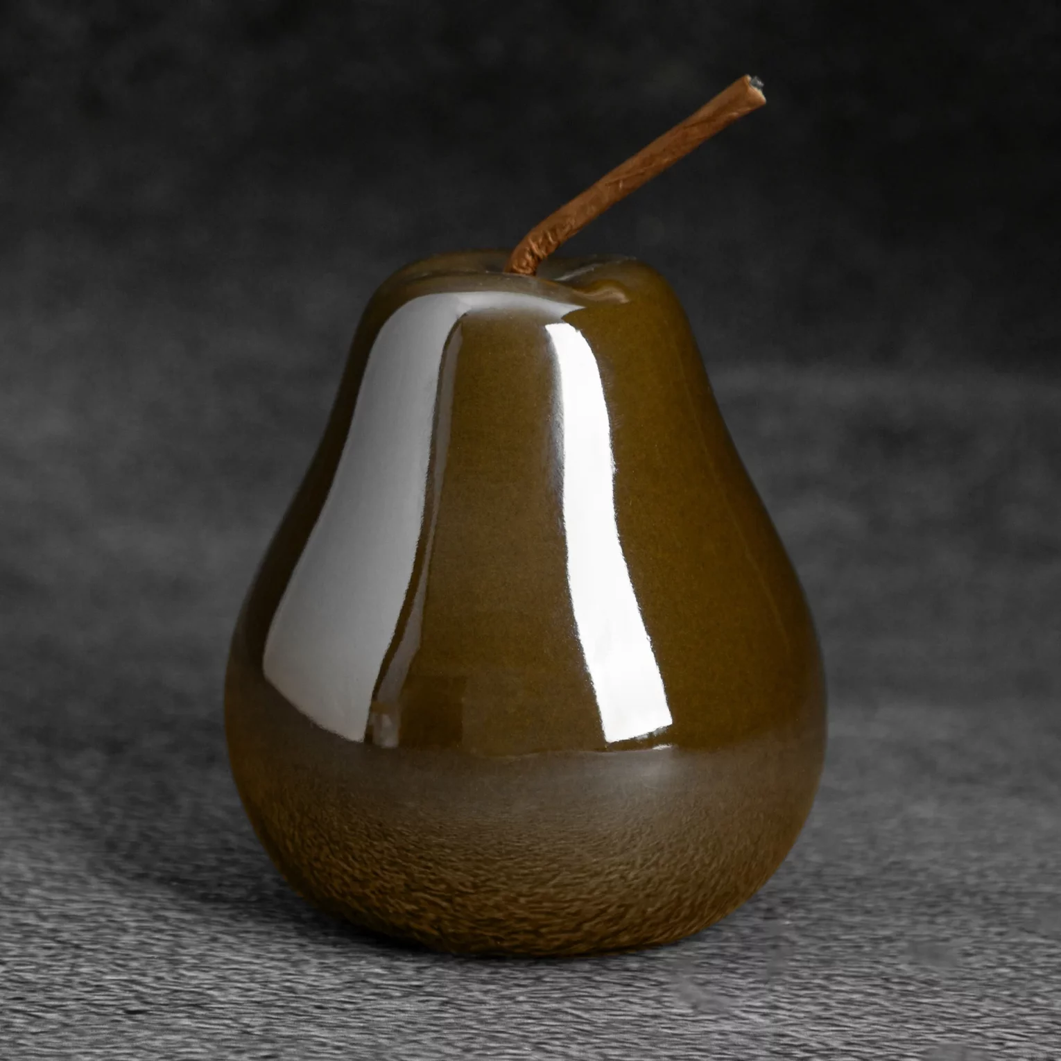 Gruszka - figurka ceramiczna SIMONA z perłowym połyskiem
