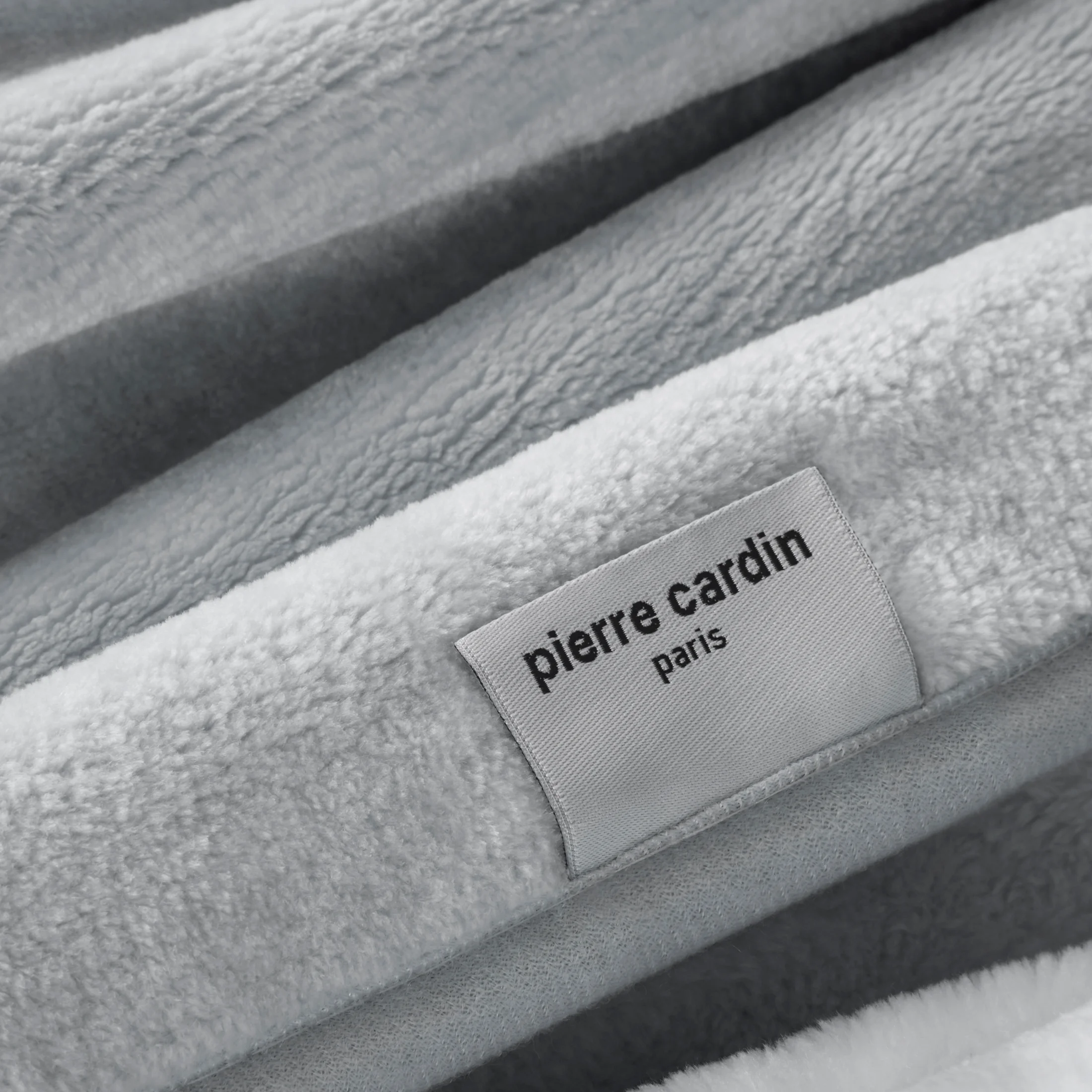 PIERRE CARDIN koc akrylowy CLARA z haftowanym logo