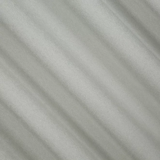 E103/1 Zasłona szyta na taśmie 5 cm srebrna z eleganckiej błyszczącej tkaniny