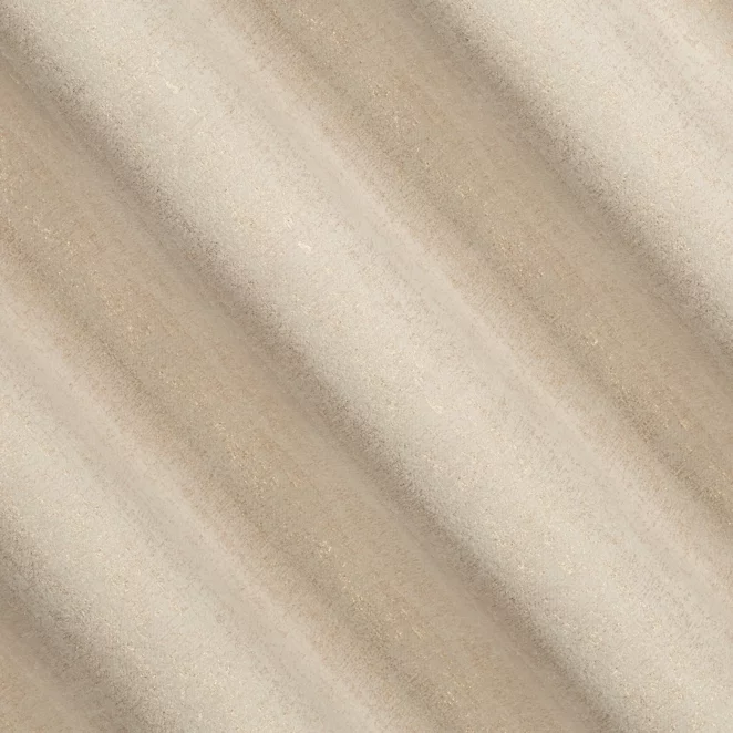 E135/1 Zasłona szyta na taśmie 5 cm ciemnokremowo złocista z tkaniny z wzorem w formie przecierki na błyszczącym tle