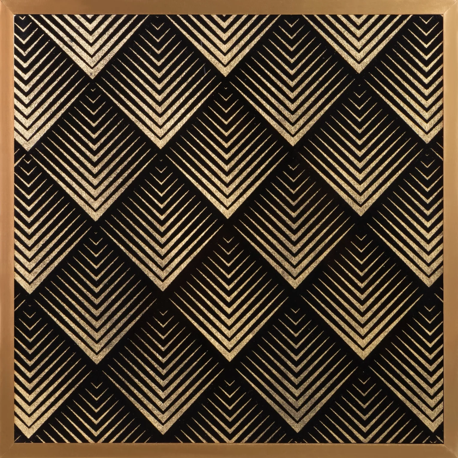 Obraz geometryczny czarny ze złotym błyszczącym nadrukiem w złotej ramie 53x53 cm VICTORIA 2 LIMITED COLLECTION