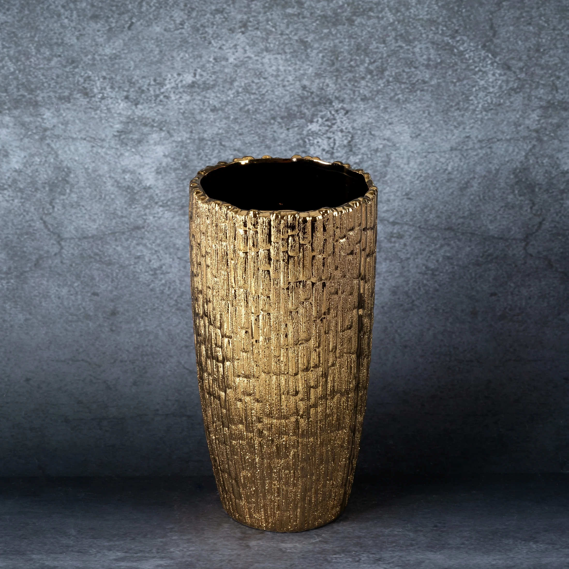 Wazon ceramiczny AVI z wytłaczanym wzorem w stylu glamour