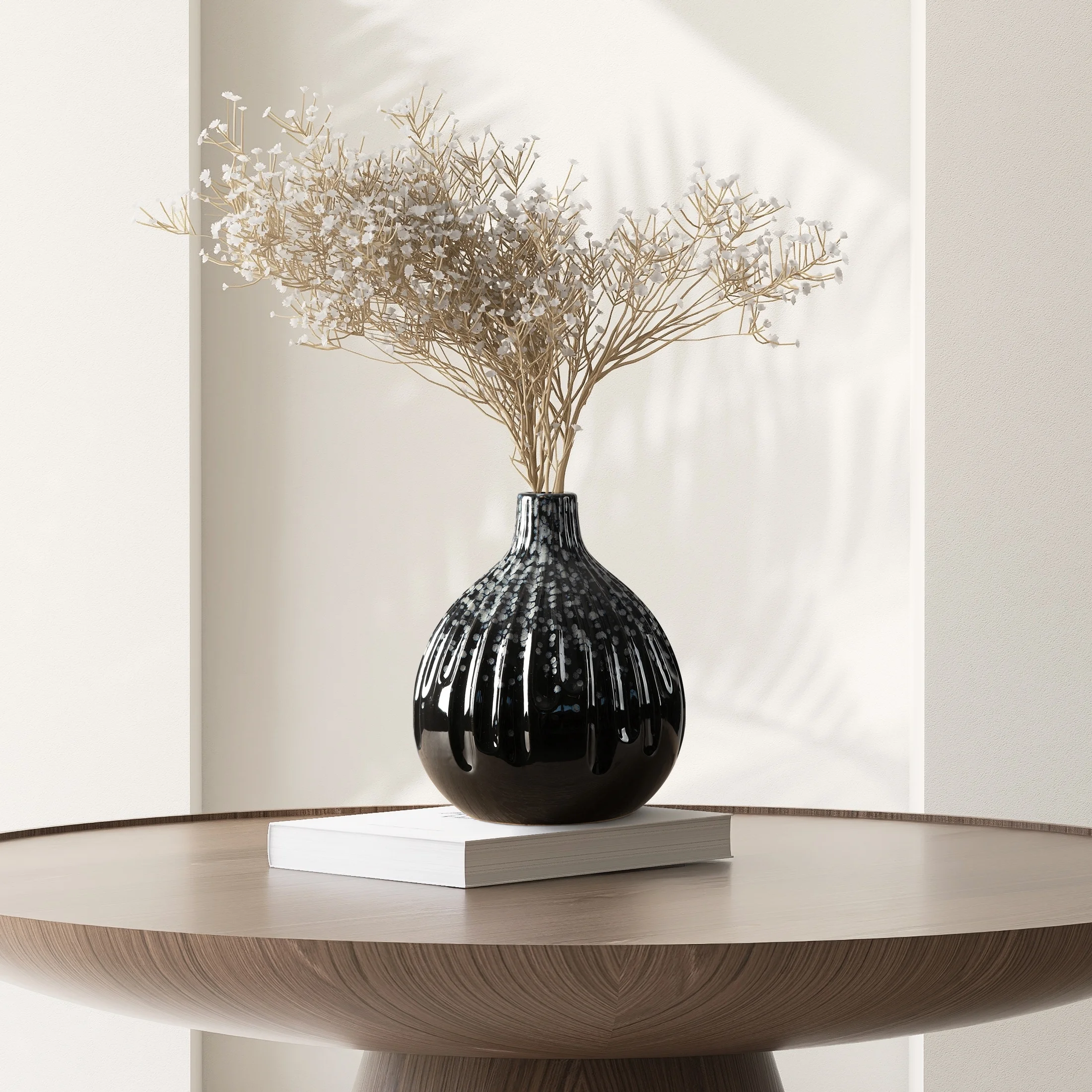 Wazon ceramiczny czarno-niebieski zdobiony wytłaczany wzorem 19x19x23 cm