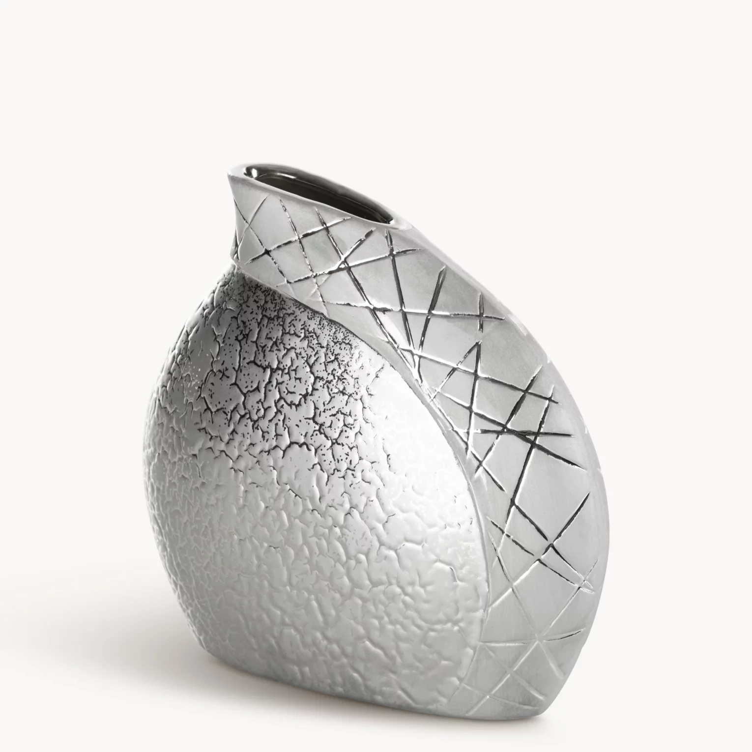Wazon ceramiczny srebrny  łączący strukturalną powierzchnie z lśniącym wzorem 20x8x19 cm ALIRA