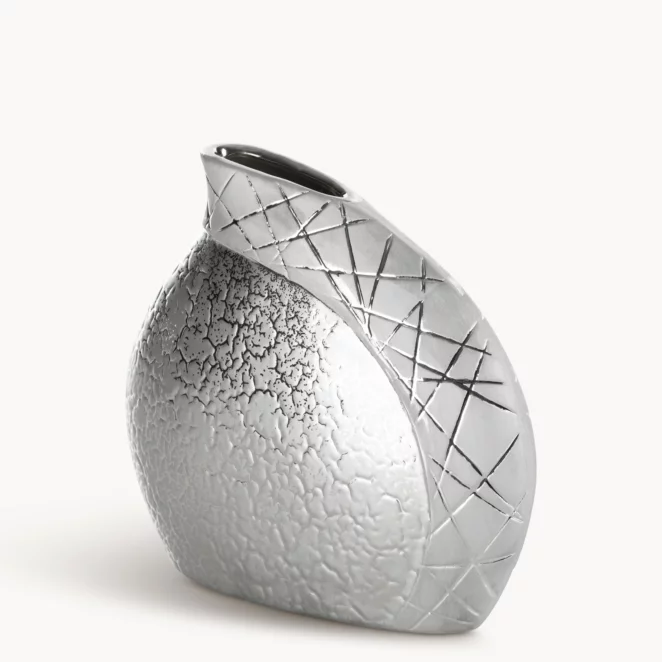 Wazon ceramiczny srebrny łączący strukturalną powierzchnie z lśniącym wzorem 20x8x19 cm ALIRA