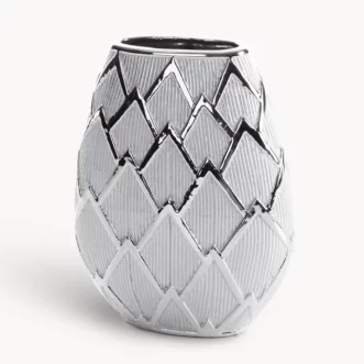Wazon srebrny dekoracyjny  z lśniącym geometrycznym wzorem 25x11x34 cm SAELA