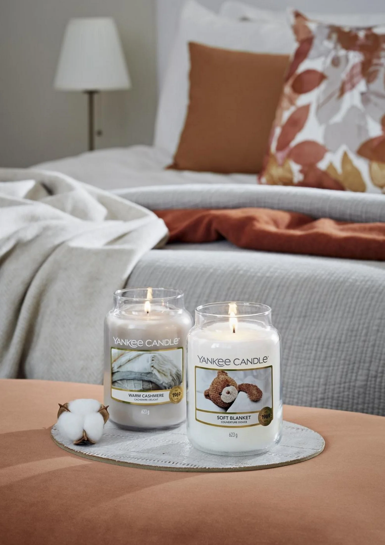 YANKEE CANDLE - Duża świeca zapachowa w słoiku - Mildsummers Night