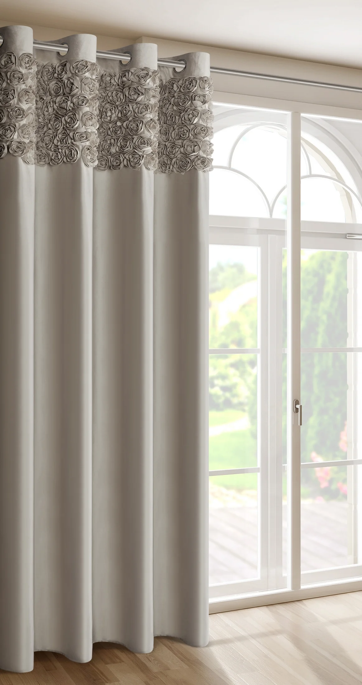 Zasłona beżowa z welwetu zdobiona aplikacją 3D róż 140x250 cm przelotka - ROSES Eva Minge