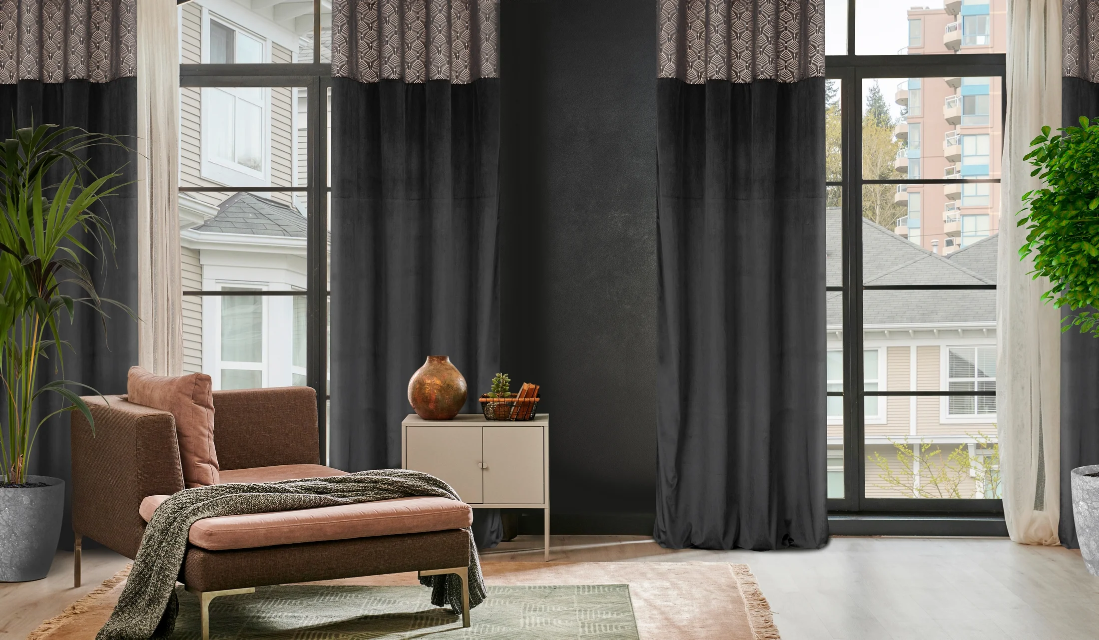 Zasłona czarna z aplikacją z błyszczącego welwetu 140x250 cm przelotka - AGNES - Design 91