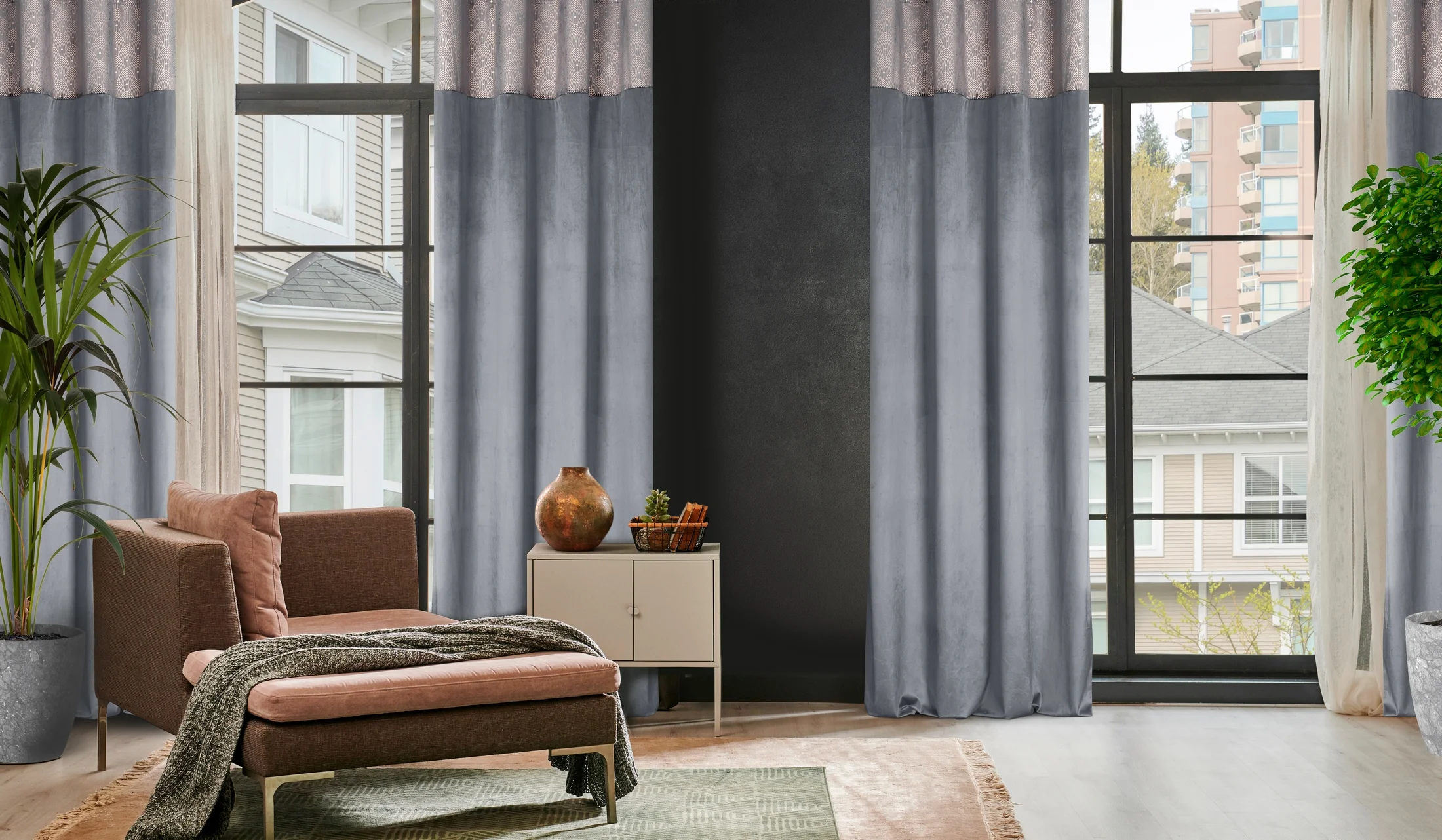 Zasłona grafitowa z aplikacją z błyszczącego welwetu 140x250 cm przelotka - AGNES - Design 91