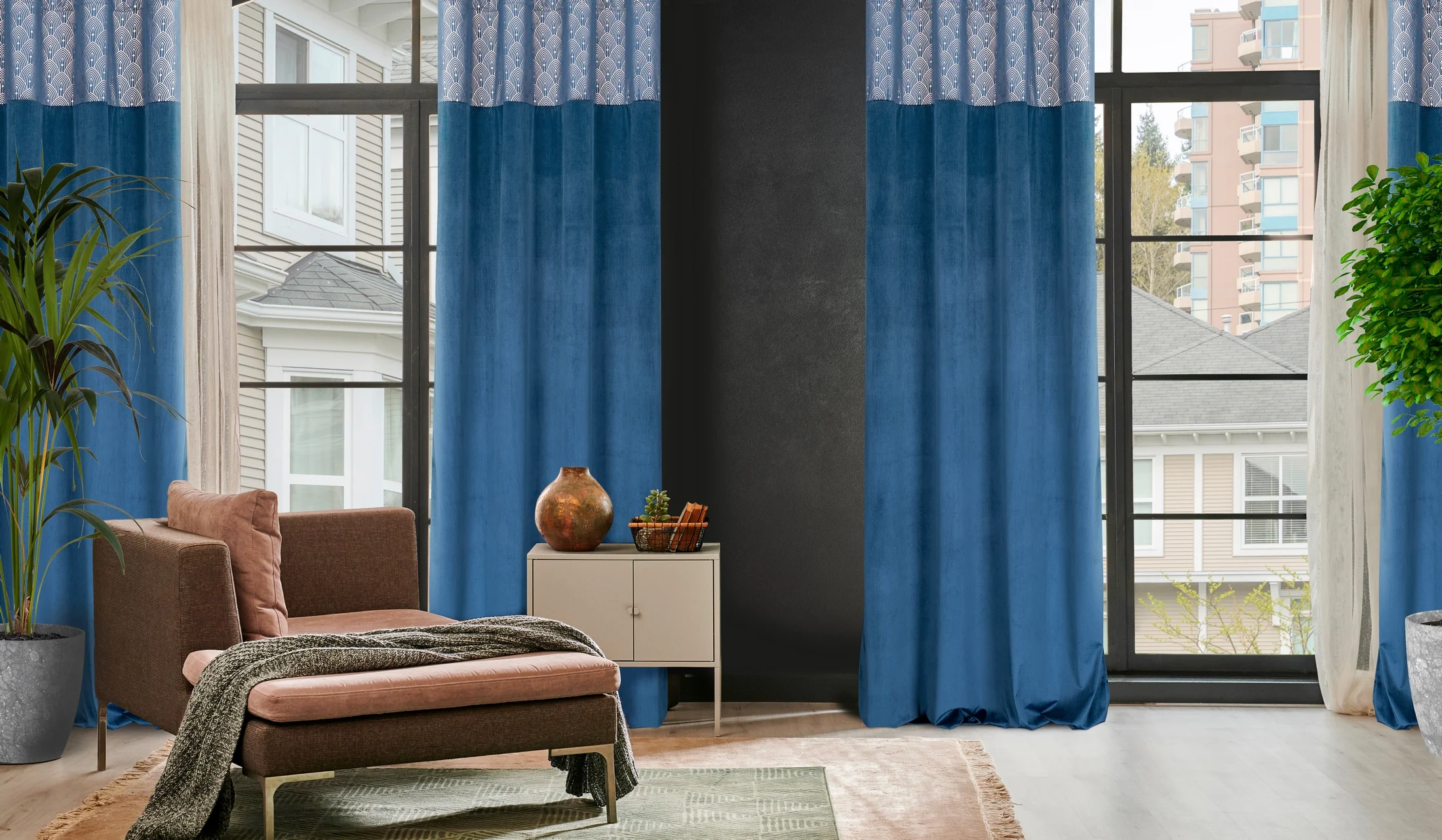 Zasłona granatowa z aplikacją z błyszczącego welwetu 140x250 cm przelotka - AGNES - Design 91