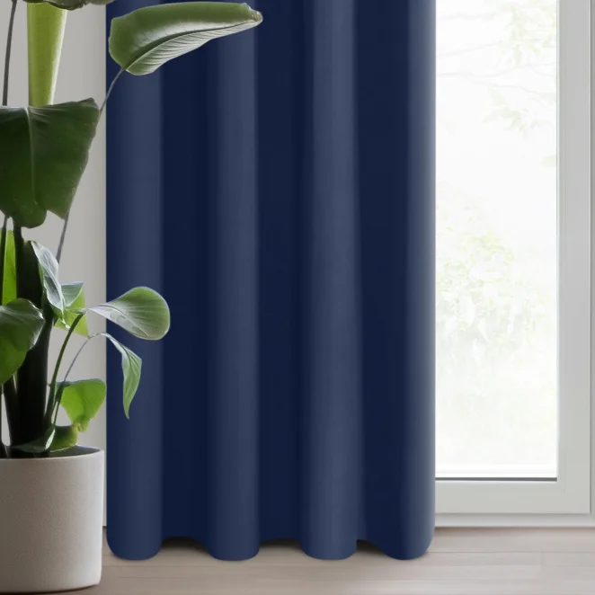 Zasłona granatowa z gładkiej tkaniny zaciemniającej typu - BLACKOUT 135x250 cm przelotka - PARISA - Design 91