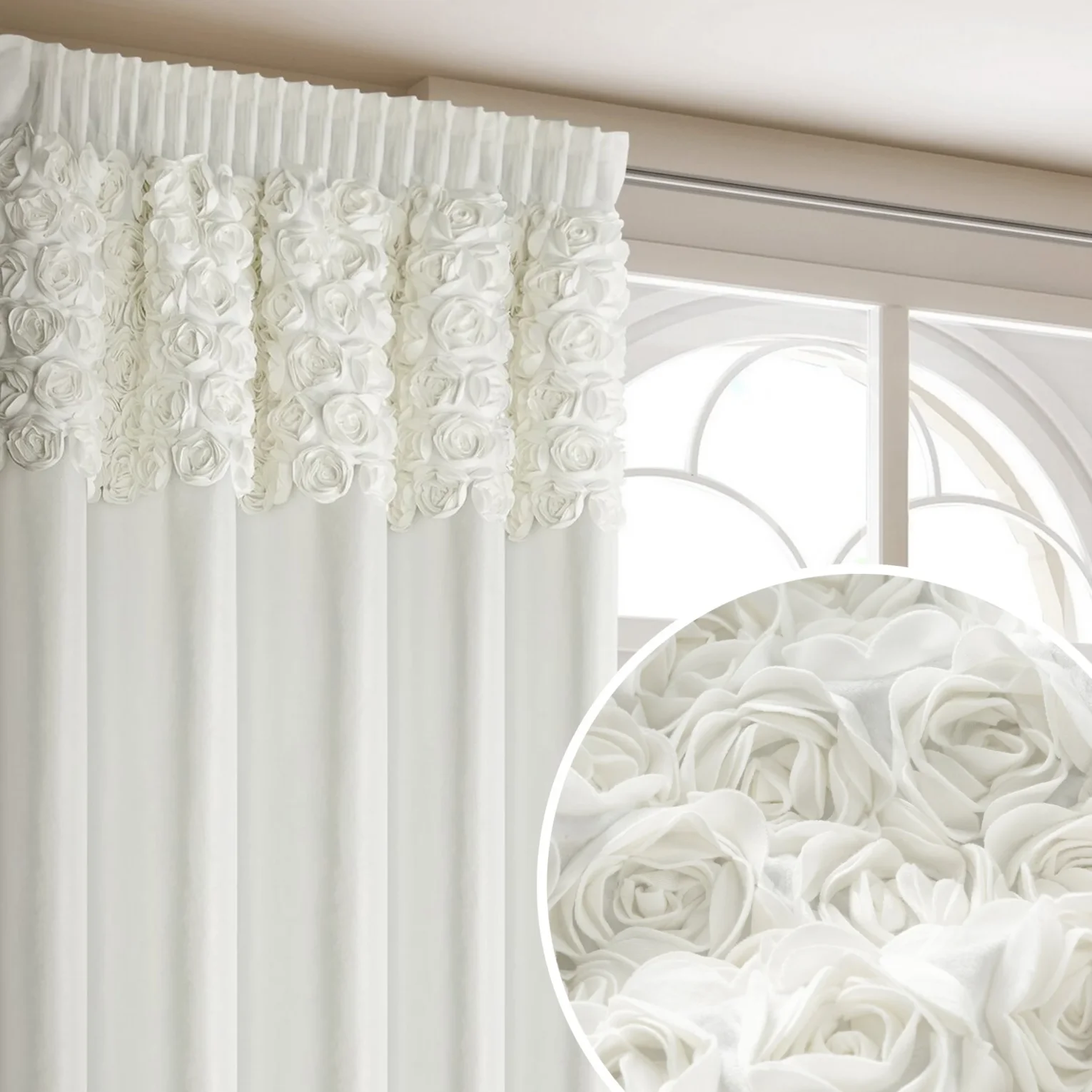 Zasłona kremowa z welwetu zdobiona aplikacją 3D róż 140x270 cm taśma - ROSES Eva Minge