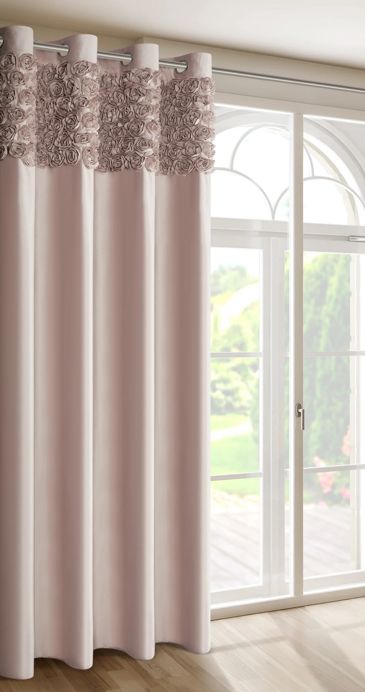 Zasłona pudrowa z welwetu zdobiona aplikacją 3D róż 140x250 cm przelotka - ROSES Eva Minge