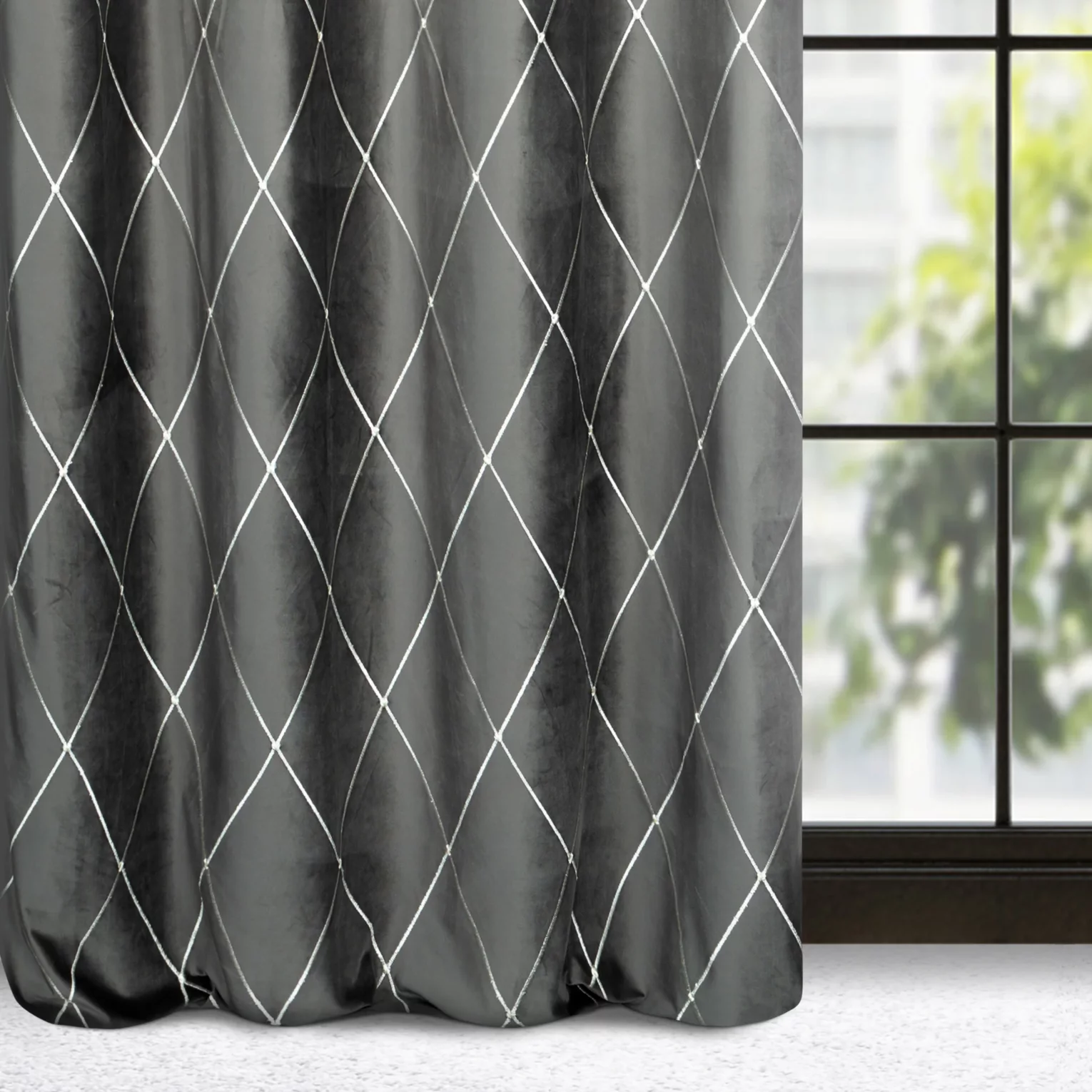 Zasłona welwetowa szaro, srebrna haftowana w duże karo 140x250 cm przelotka - MARGO - Pierre Cardin