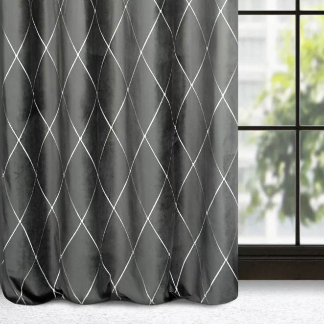 Zasłona welwetowa szaro, srebrna haftowana w duże karo 140x250 cm przelotka - MARGO - Pierre Cardin