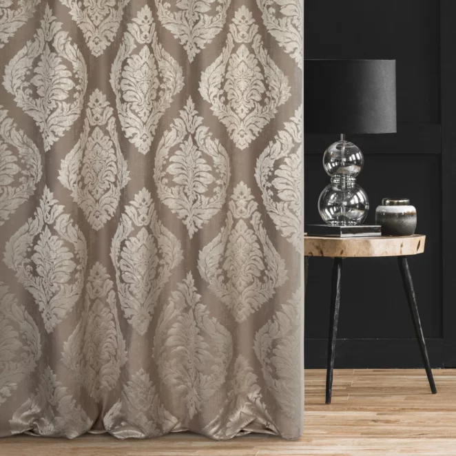 Zasłona szyta na flexach beżowa miękka z dodatkiem bawełny z wzorem ornamentowym
