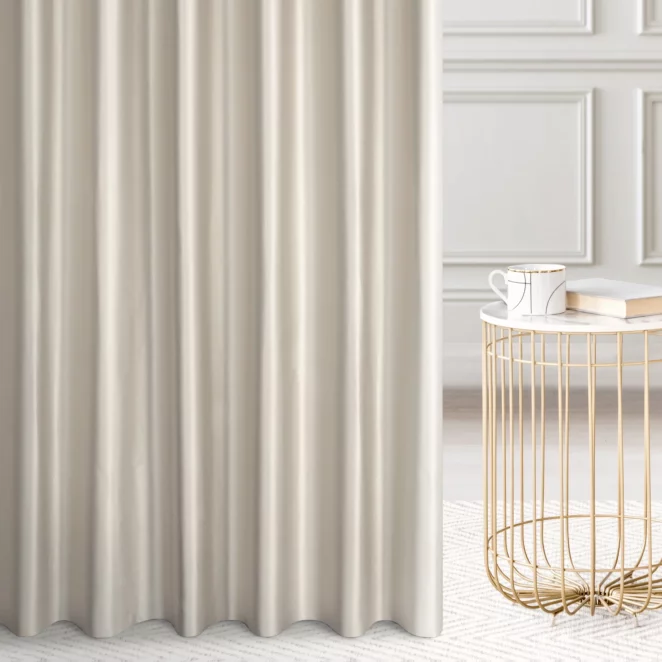 Zasłona szyta na flexach kremowa z tkaniny o satynowym połysku zaciemniającej w 100%