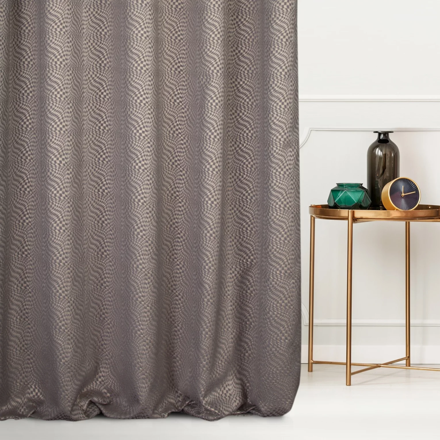 Zasłona szyta na flexach srebrno złocista z miękkiej tkaniny z delikatnym połyskiem i geometrycznym wzorem Pierre Cardin