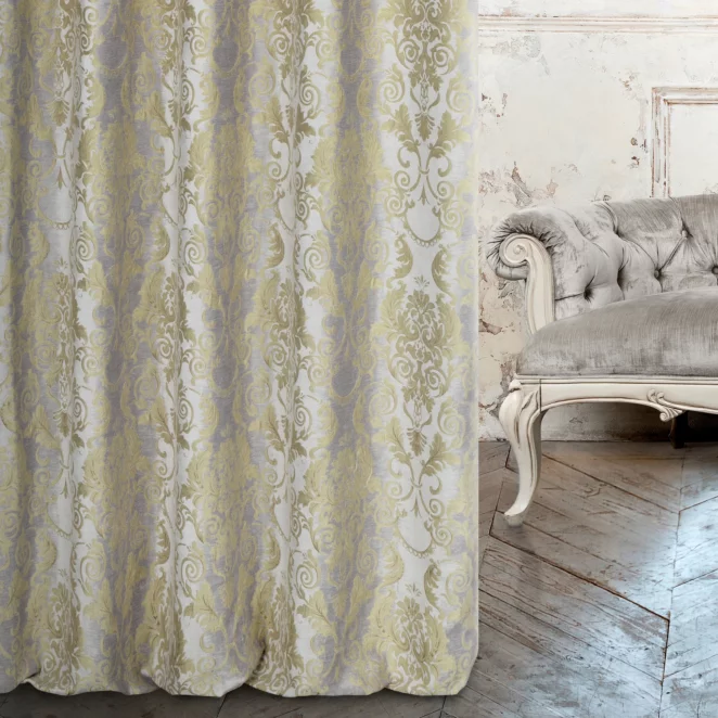 Zasłona szyta na flexach srebrno złota z grubej tkaniany welwetowej z żakardowym ornamentem