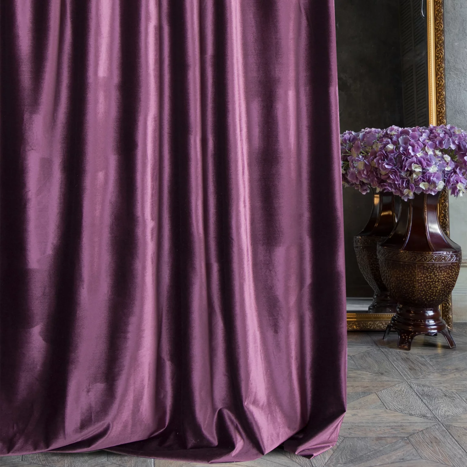 Zasłona szyta na taśmie 5 cm ITALIA fioletowa z tkaniny welwetowej o delikatnym połysku