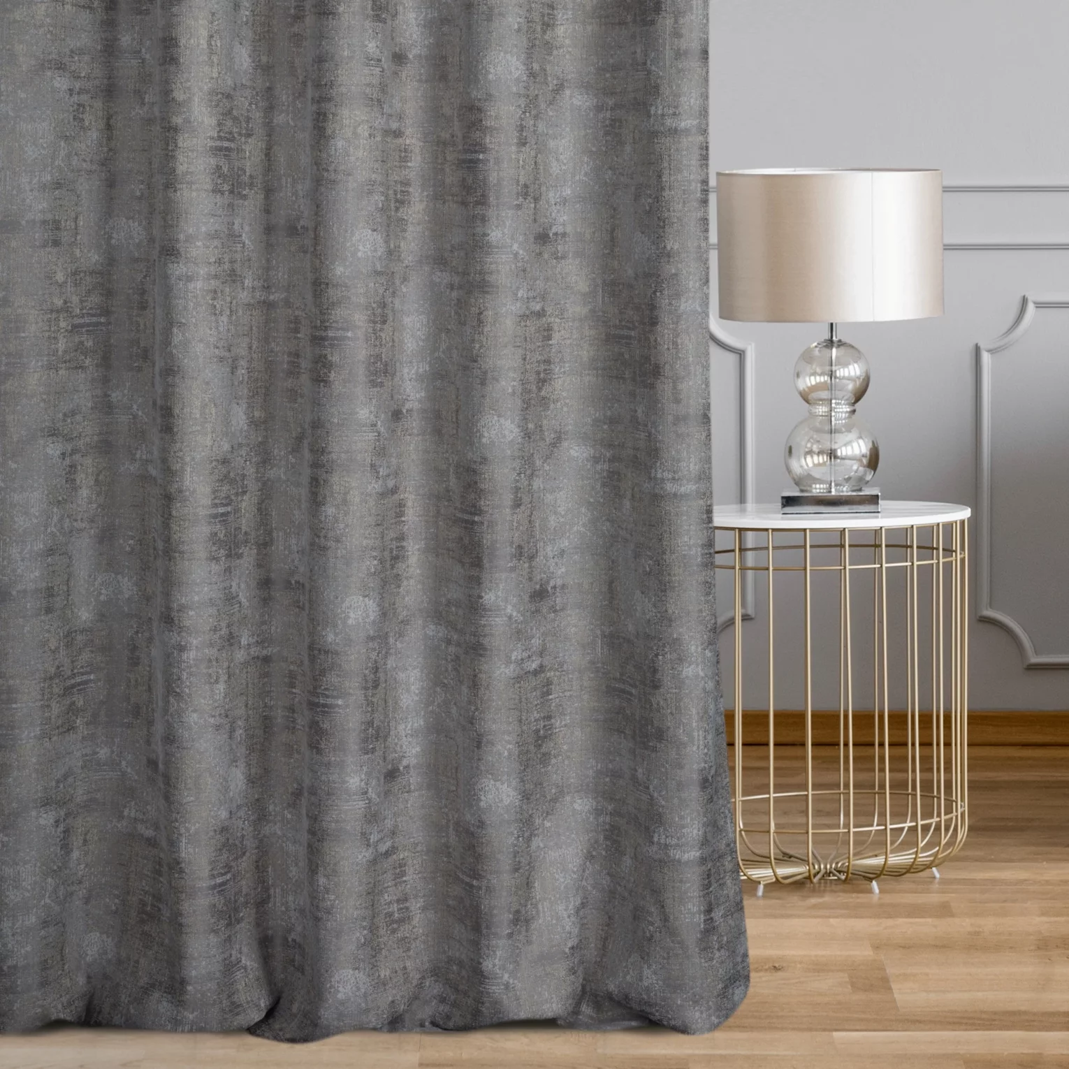Zasłona szyta na taśmie 5 cm szara z błyszczącej tkaniny szenilowej