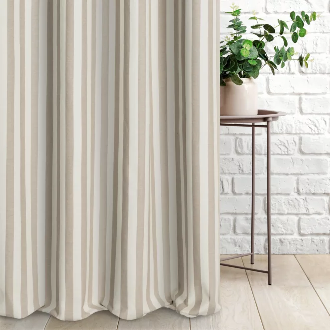 Zasłona szyta na taśmie 8 cm naturalno beżowa z tkaniny w pasy